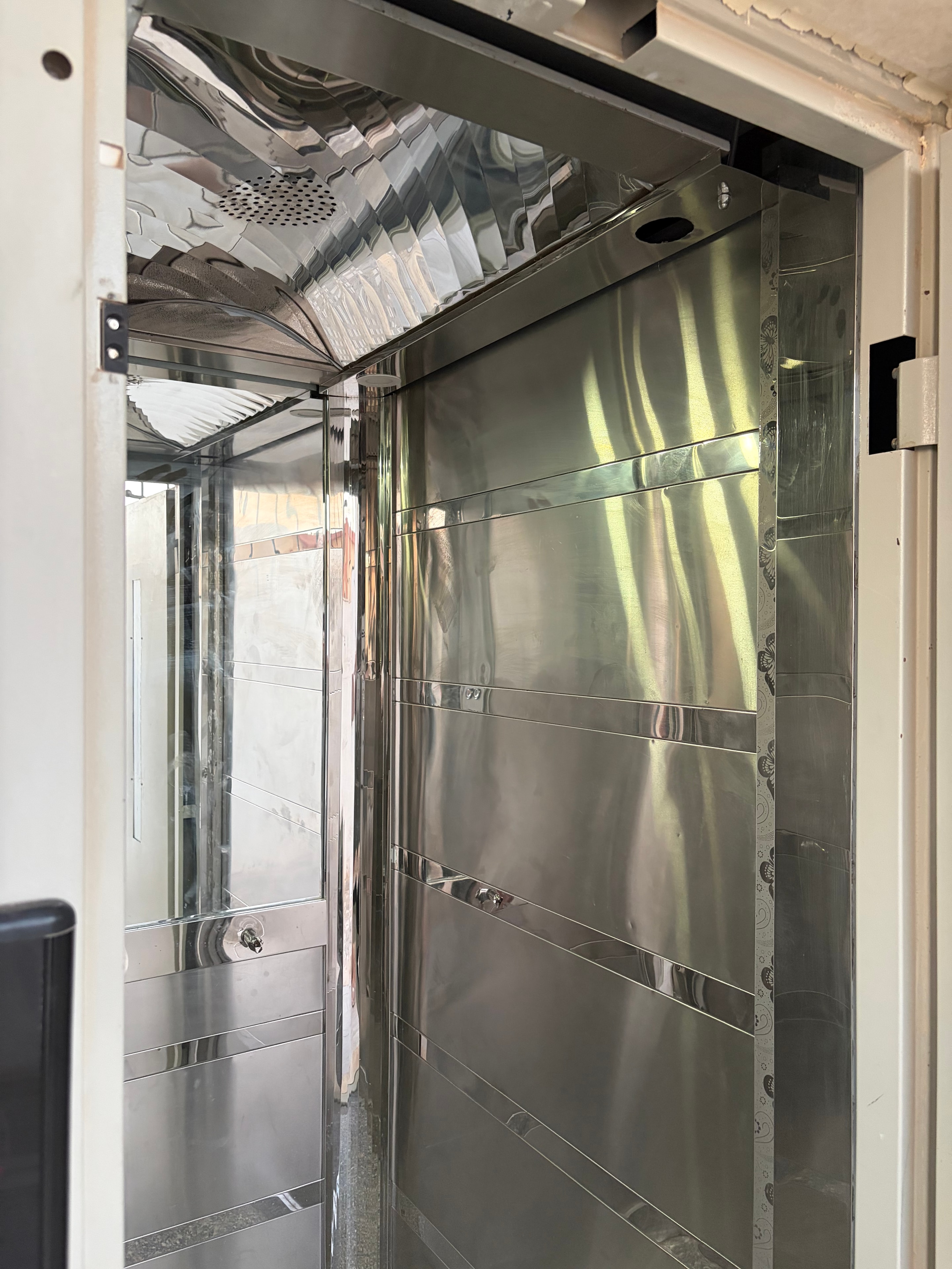 Lift safety door evidence — additional owner photo 14